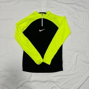 NIKE Dry Fit Like New Size Small